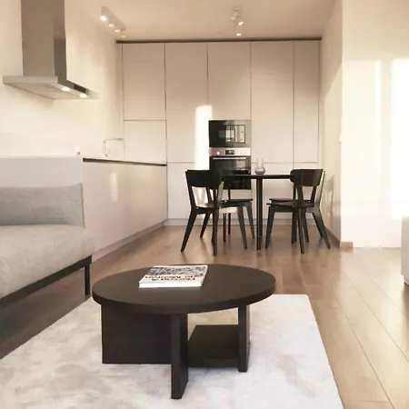 Iman With Privat Garage Parking Free, 5 Minute Walk To The Center Apartment *
