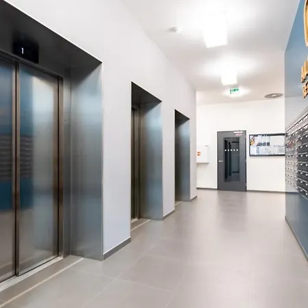 Iman With Privat Garage Parking Free, 5 Minute Walk To The Center Apartment