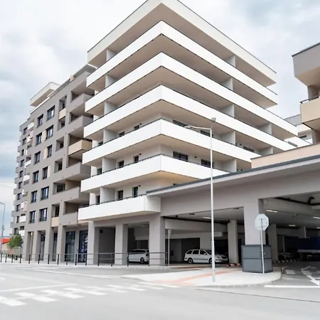 Iman With Privat Garage Parking Free, 5 Minute Walk To The Center * Kosice