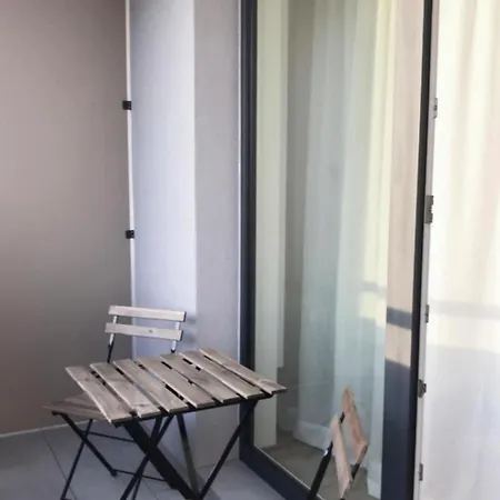 Iman With Privat Garage Parking Free, 5 Minute Walk To The Center Apartment