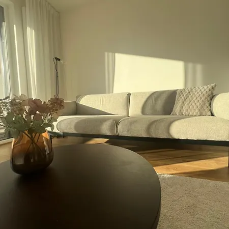 Iman With Privat Garage Parking Free, 5 Minute Walk To The Center Apartment *