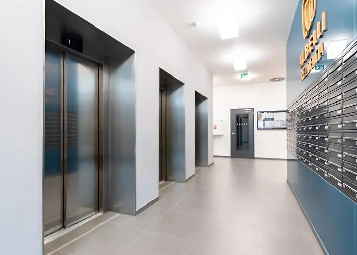 Iman With Privat Garage Parking Free, 5 Minute Walk To The Center Appartamento