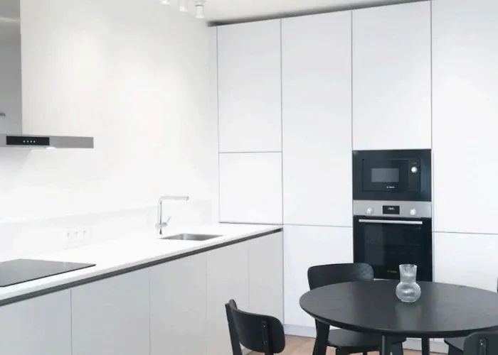 Iman With Privat Garage Parking Free, 5 Minute Walk To The Center