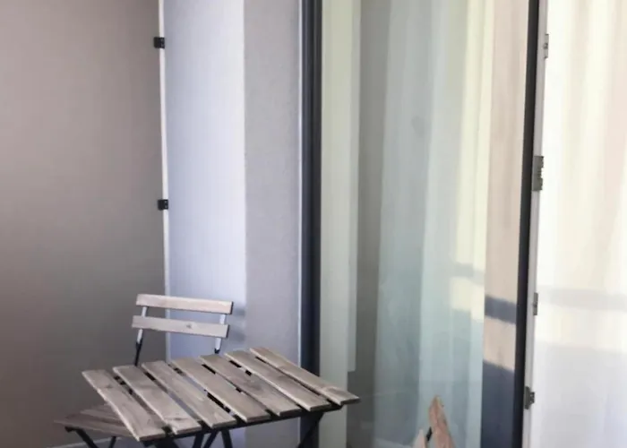 Iman With Privat Garage Parking Free, 5 Minute Walk To The Center Apartman