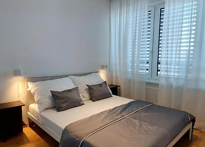 Iman With Privat Garage Parking Free, 5 Minute Walk To The Center Apartman